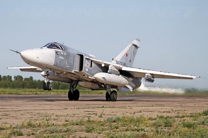 Máy bay trinh sát Su-24MR Nga. Ảnh: airliners.net