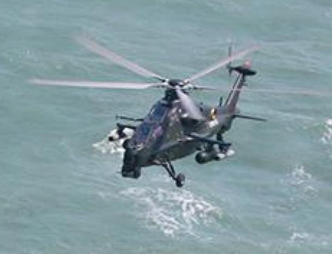 Máy bay trực thăng vũ trang Z-10 lắp thùng dầu đủ khả năng vượt eo biển Đài Loan tác chiến và quay về. Ảnh: Guancha