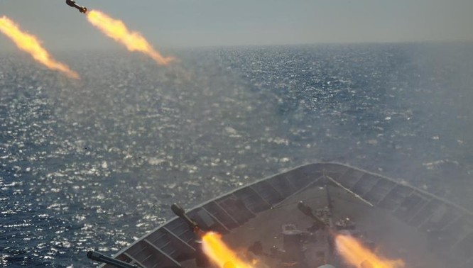 Tháng 6/2015, Hạm đội Nam Hải, Hải quân Trung Quốc tiến hành tập trận bắn đạn thật trên Biển Đông (ảnh tư liệu)