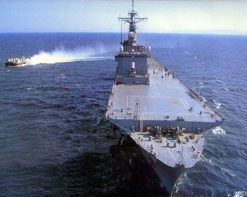 Tàu tấn công đổ bộ lớp Osumi Lực lượng Phòng vệ Biển Nhật Bản (ảnh tư liệu)