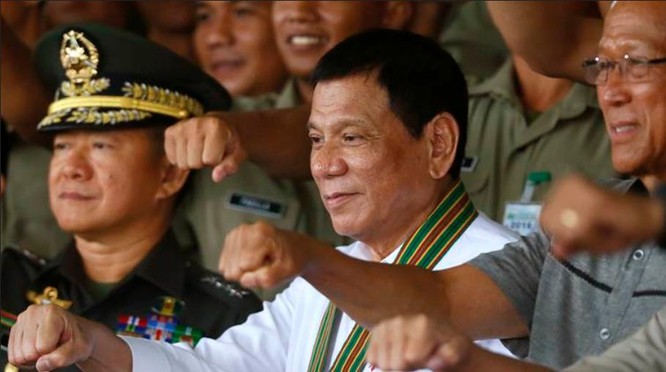 Tổng thống Philippines Rodrigo Duterte muốn thực hiện chính sách ngoại giao độc lập. Ảnh: indian24news