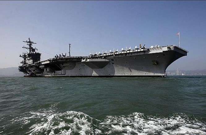 Tàu sân bay động cơ hạt nhân USS Carl Vinson. Ảnh: The Telegraph