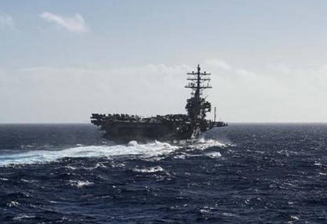 Tàu sân bay động cơ hạt nhân USS Ronald Reagan Hải quân Mỹ tiến hành tuần tra biển Hoa Đông ngày 9/10/2016 trước khi tham gia cuộc tập trận chung giữa Mỹ và Hàn Quốc. Ảnh: báo Phượng Hoàng