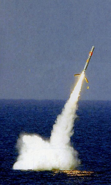 Tên lửa hành trình Tomahawk Mỹ phóng từ tàu ngầm (ảnh tư liệu)
