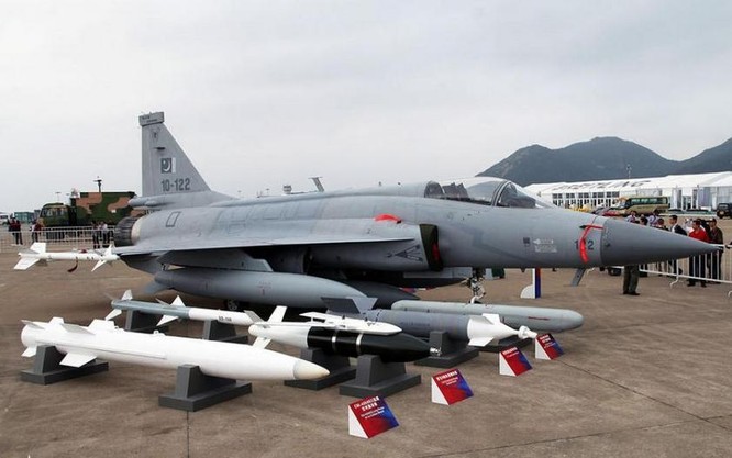 Máy bay chiến đấu JF-17 Thunder (Trung Quốc gọi là FC-1 Kiêu Long) của Không quân Pakistan. Ảnh: Cankao