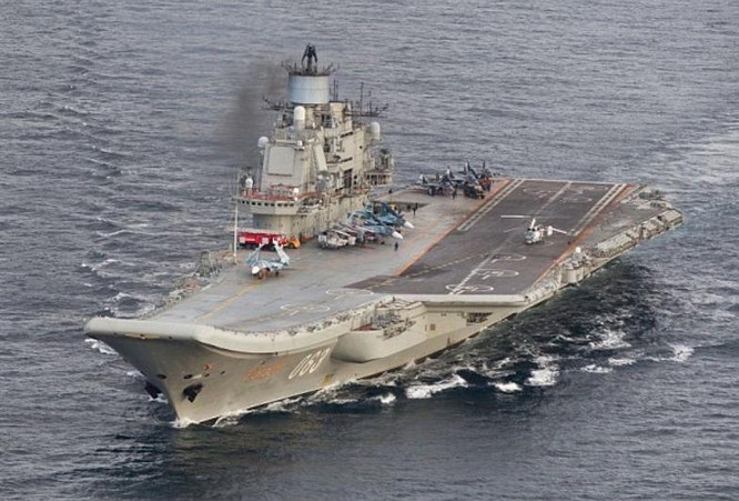Tàu sân bay Kuznetsov Hải quân Nga đi qua vùng biển Na Uy. Ảnh: Daily Mail