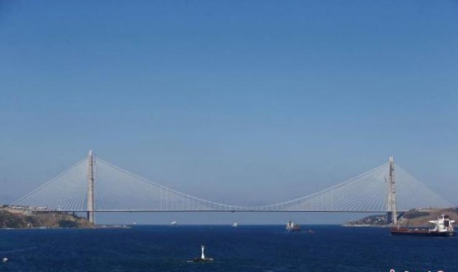 Cây cầu treo lớn bắc qua eo biển Bosphorus, kết nối Âu-Á ở Thổ Nhĩ Kỳ. Ảnh: Chinanews