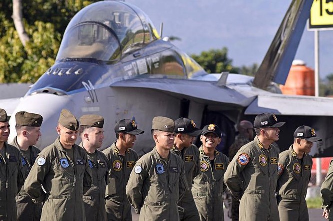 Từ ngày 2 - 11/11/2016, Không quân Indonesia và Mỹ tiến hành tập trận Copy West ở vịnh Manado, phía bắc đảo Sulawesi, Indonesia. Ảnh: The Jakarta Post