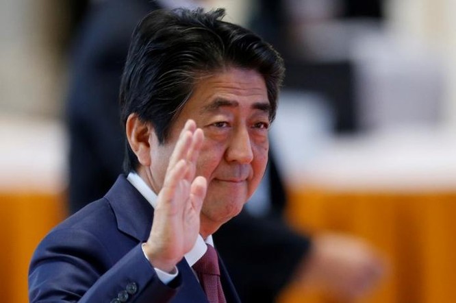Thủ tướng Nhật Bản Shinzo Abe muốn sớm gặp ông Donald Trump để khẳng định tầm quan trọng của quan hệ đồng minh Nhật-Mỹ. Ảnh: One America News