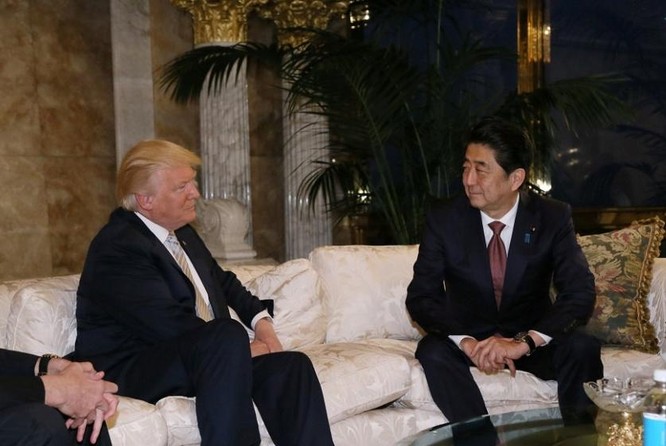 Tổng thống đắc cử Mỹ tiếp Thủ tướng Nhật Bản Shinzo Abe tại New York ngày 17/11/2016. Ảnh: NewsOdy