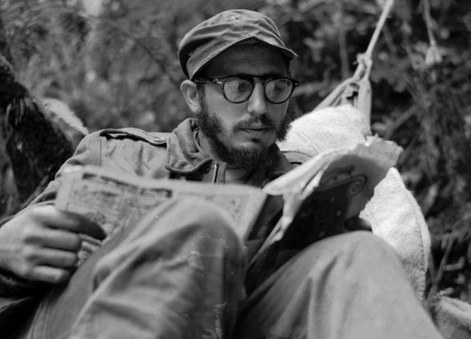 Lãnh tụ cách mạng Cuba Fidel Castro năm 1957. Ảnh: Thời báo Hoàn Cầu.