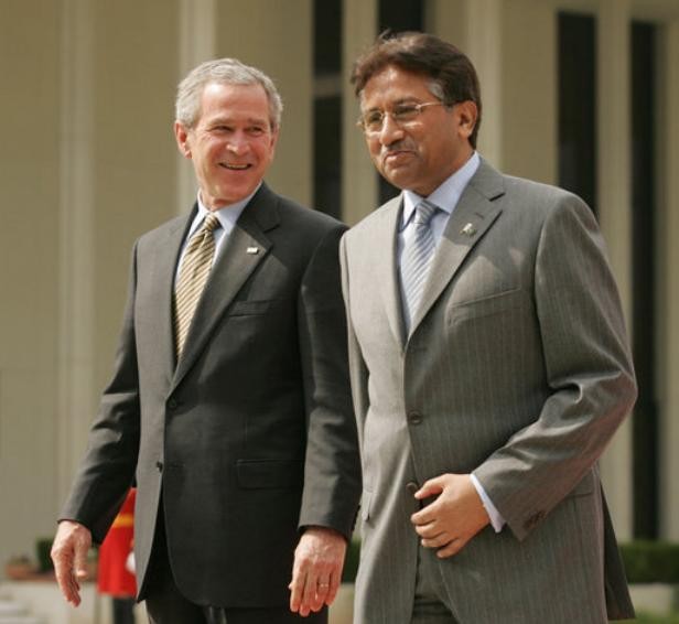 Cựu Tổng thống Mỹ George W. Bush từng đến thăm Pakistan. Ảnh: The White House