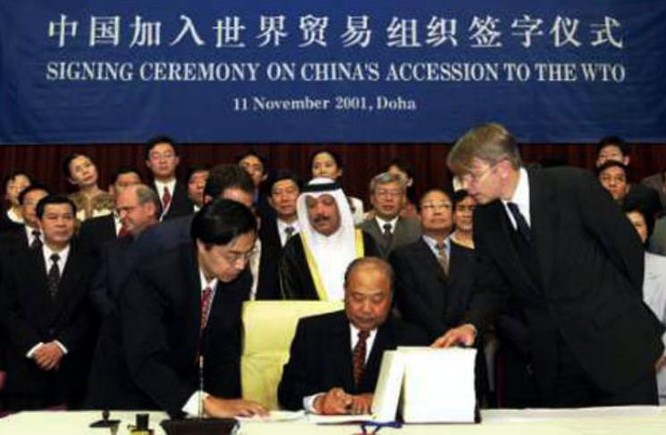 Lễ ký kết Trung Quốc gia nhập WTO (ảnh tư liệu)