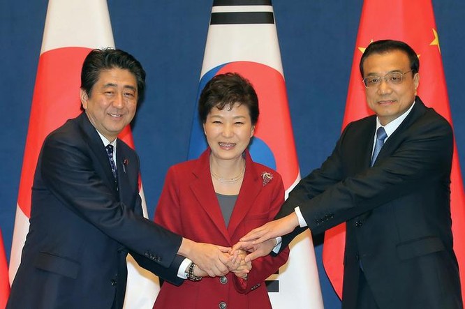 Hội đàm cấp cao Nhật - Trung - Hàn bị ảnh hưởng bởi việc Tổng thống Hàn Quốc bà Park Geun-hye bị luận tội. Ảnh: The Japan Times