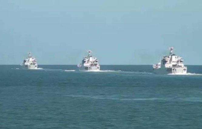 Gần đây, một chi đội tàu đổ bộ Hạm đội Nam Hải, Hải quân Trung Quốc tiến hành tập trận trên Biển Đông. Ảnh: Sina