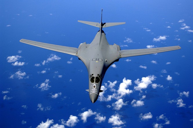 Máy bay ném bom chiến lược B-1B Mỹ. Ảnh: Đại công báo