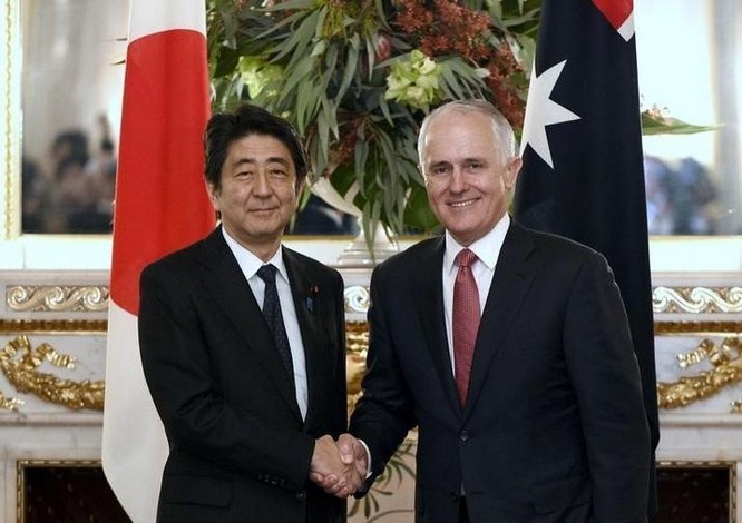 Thủ tướng Nhật Bản Shinzo Abe và người đồng cấp Australia. Ảnh: Business Insider