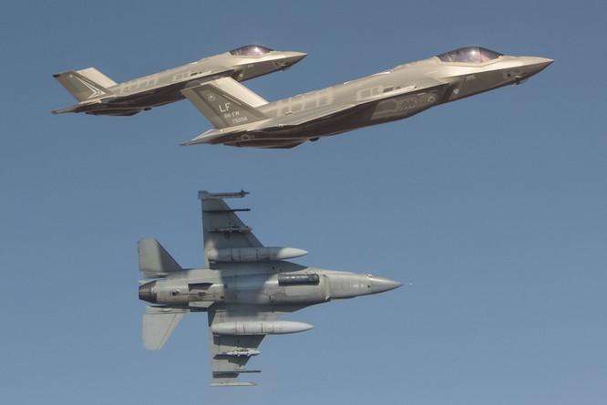 Biên đội máy bay chiến đấu tàng hình F-35 của Không quân Mỹ-Australia. Ảnh: Thời báo Hoàn Cầu.