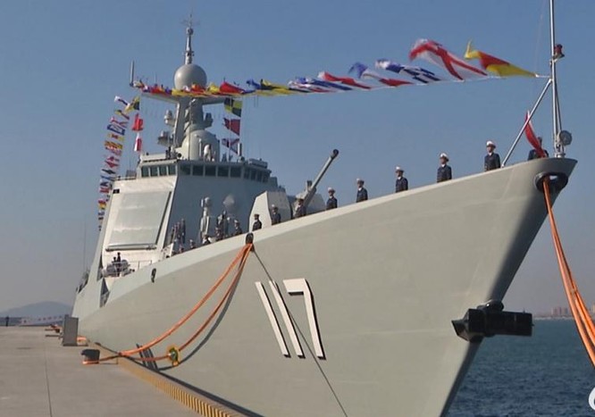 Ngày 22 tháng 1 năm 2017, tàu khu trục Tây Ninh 117 Type 052D biên chế cho Hạm đội Bắc Hải, Hải quân Trung Quốc. Ảnh: dwnews