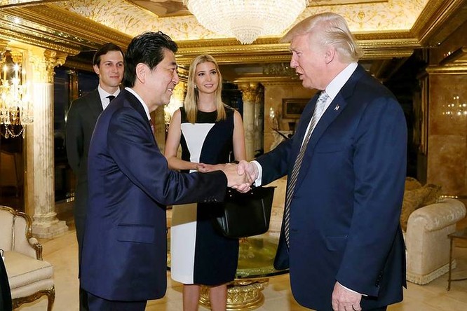 Thủ tướng Nhật Bản Shinzo Abe và Tân Tổng thống Mỹ Donald Trump. Ảnh: Nhật báo phố Wall.