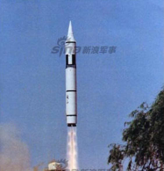 Tên lửa đạn đạo xuyên lục địa Đông Phong-5C Trung Quốc. Ảnh: Sina