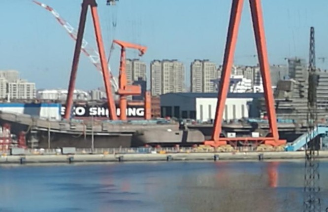 Tàu sân bay động cơ thông thường Type 001A Trung Quốc đang chế tạo. Ảnh: Sina