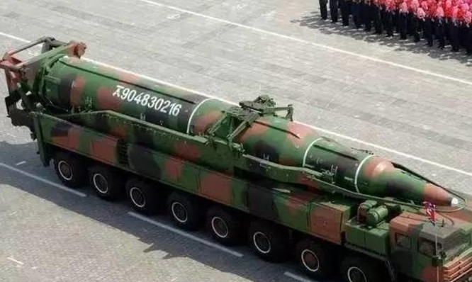 Tên lửa đạn đạo xuyên lục địa KN08 của Triều Tiên. Ảnh: Thời báo Hoàn Cầu
