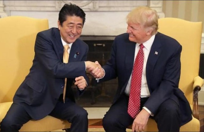 Thủ tướng Nhật Bản hội đàm với Tổng thống Mỹ Donald Trump ngày 10 tháng 2 năm 2017. Ảnh: The Telegraph
