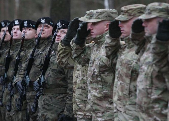 Tốp 1.000 binh sĩ quân Mỹ đầu tiên được triển khai ở châu Âu, đến một căn cứ ở miền tây Ba Lan vào ngày 12/1/2017. Ảnh: Cankao