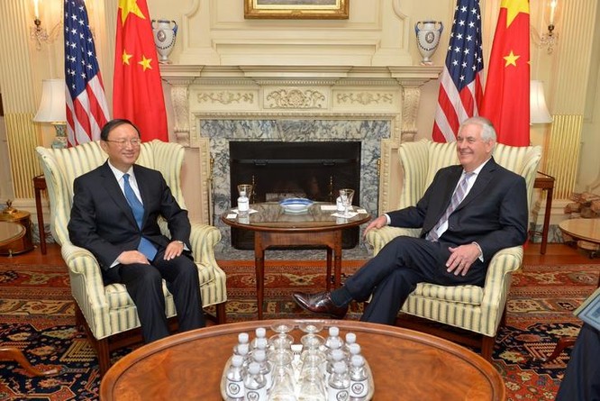 Từ ngày 27 - 28/2/2017, Ủy viên Quốc vụ Trung Quốc Dương Khiết Trì (trái) thăm Mỹ (ảnh tư liệu)
