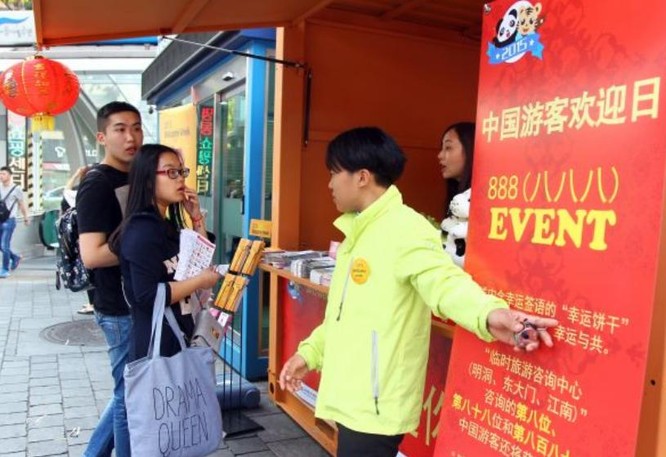 Du khách Trung Quốc đi du lịch Hàn Quốc. Ảnh: Cankao