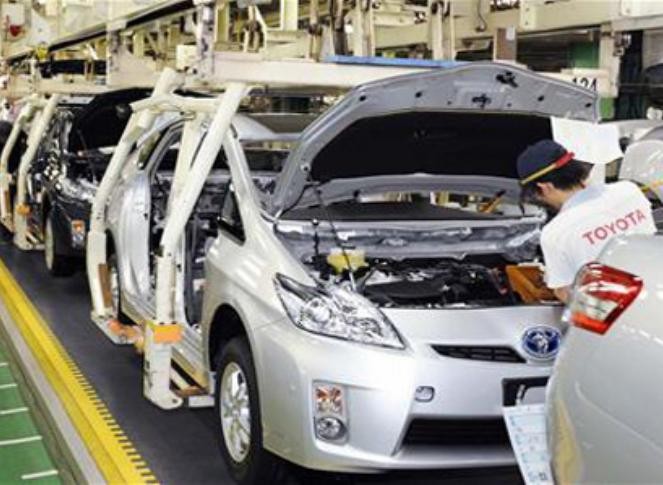 Lắp ráp ô tô tại nhà máy của Công ty ô tô Toyota Việt Nam (ảnh tư liệu)