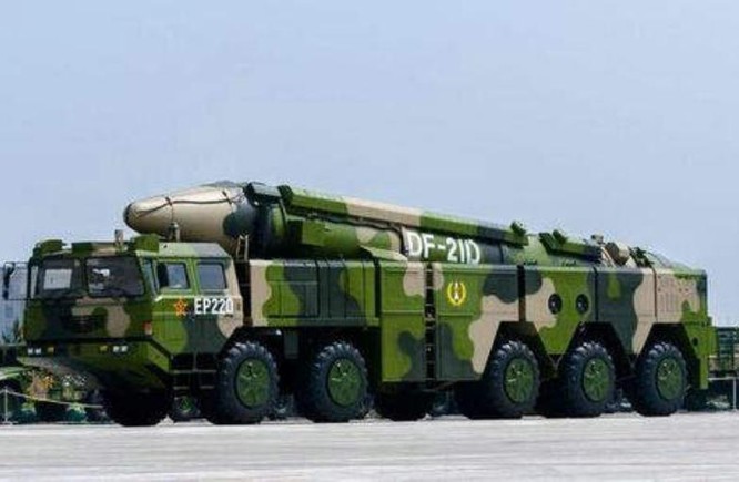 Tên lửa đạn đạo chống hạm Đông Phong-21D Trung Quốc. Ảnh: Cankao