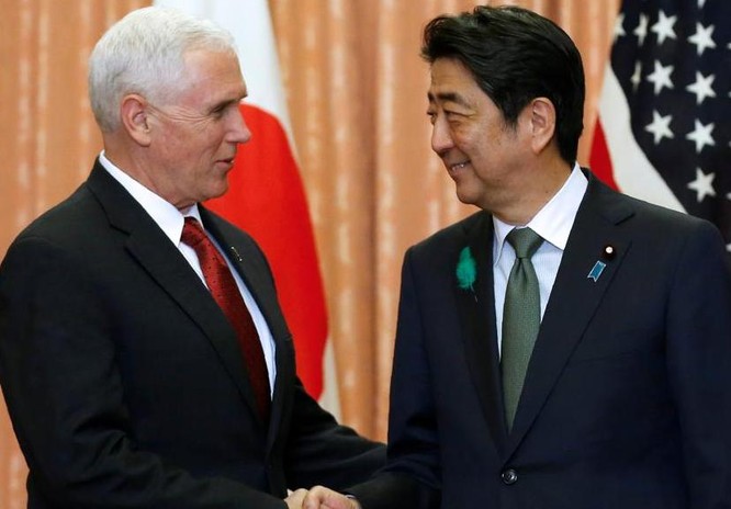 Ngày 18/4/2017, tại Tokyo, Nhật Bản, Phó Tổng thống Mỹ Mike Pence hội kiến với Thủ tướng Nhật Bản Shinzo Abe. Ảnh: Reuters