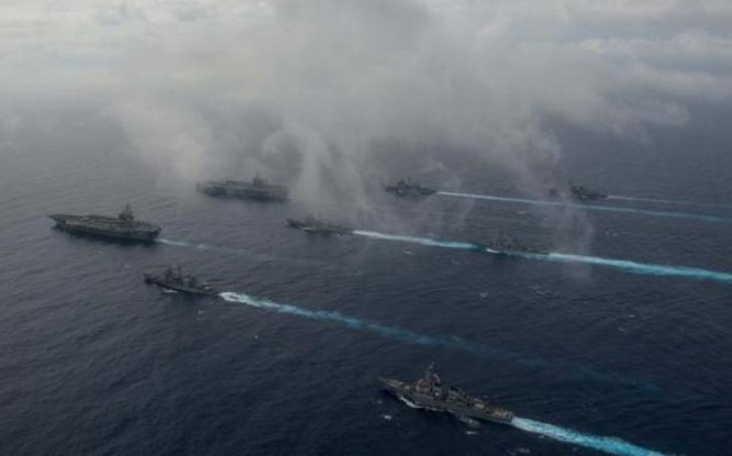 Ngày 18/6/2016, hai tàu sân bay Mỹ gồm USS John C. Stennis và USS Ronald Reagan cùng tuần tra Biển Đông. Ảnh: Huanqiu