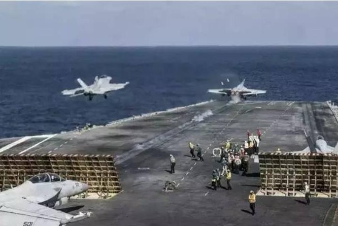 Cụm tấn công tàu sân bay USS Ronald Reagan Hải quân Mỹ tiến hành huấn luyện trên Biển Đông. Ảnh: Sohu