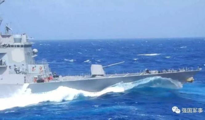 Ngày 25/5/2017, tàu khu trục USS Dewey đi vào vùng biển đá Vành Khăn. Ảnh: Sohu