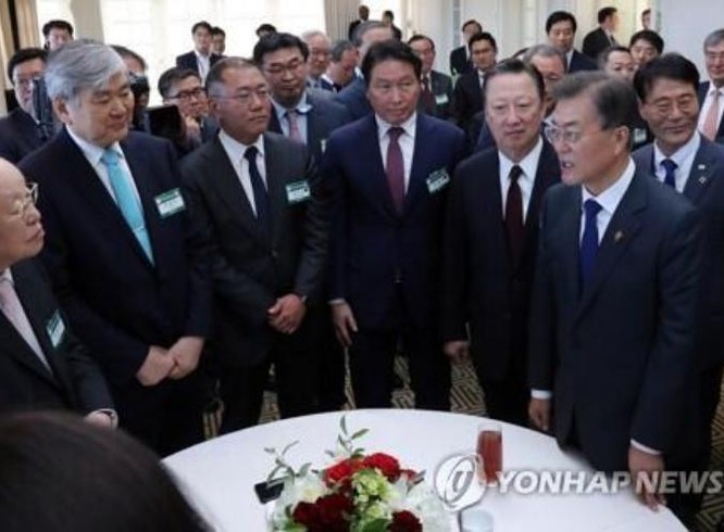 Các doanh nghiệp Hàn Quốc tháp tùng Tổng thống Hàn Quốc Moon Jae-in thăm Mỹ, cam kết đầu tư 22,4 tỷ USD vào Mỹ trong 5 năm tới. Ảnh: Yonhap