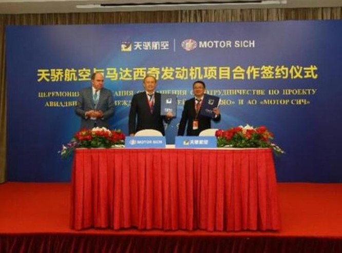 Lễ ký kết hợp đồng giữa Công ty MotorSich Ukraine và công ty Thiên Kiêu Trung Quốc. Ảnh: Sina.