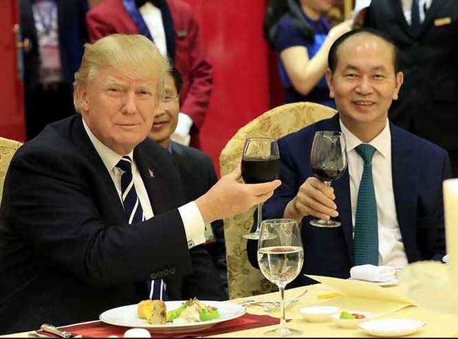Tổng thống Mỹ Donald Trump và Chủ tịch nước Trần Đại Quang tại tiệc chiêu đãi tối ngày 11/11/2017.