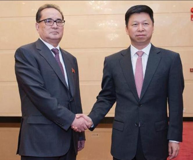 Từ ngày 17 - 21/11/2017, ông Tống Đào, Trưởng Ban Liên lạc Đối ngoại Trung ương Đảng Cộng sản Trung Quốc đến Triều Tiên. Ảnh: Dwnews.