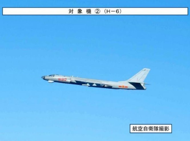 Ngày 7/12/2017, máy bay ném bom H-6K bay áp sát Vùng nhận dạng phòng không Đài Loan. Ảnh: Sina.