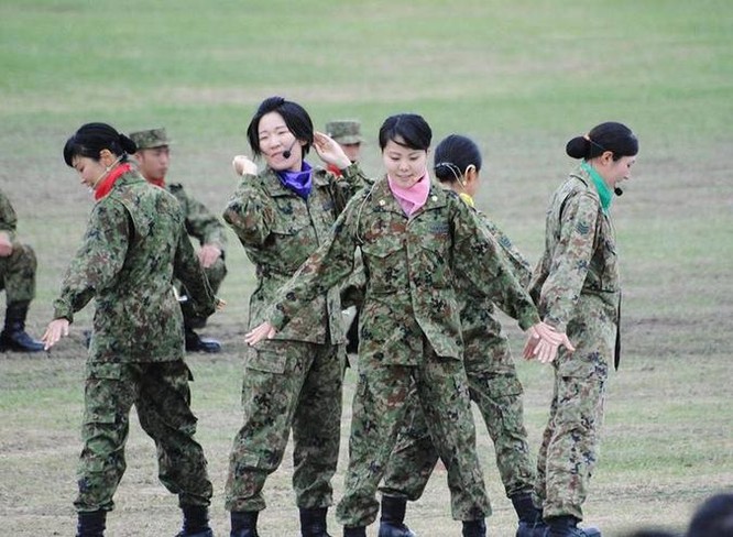 Nữ binh sĩ Lực lượng Phòng vệ Nhật Bản. Ảnh: Sina.