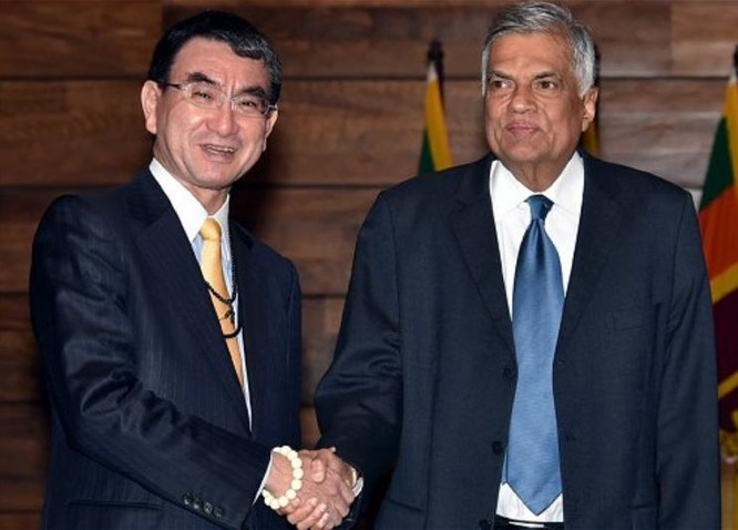 Ngày 5/1/2018, Ngoại trưởng Nhật Bản Taro Kono có cuộc hội kiến với Thủ tướng Sri Lanka Ranil Wickremesinghe. Ảnh: ColomboPage