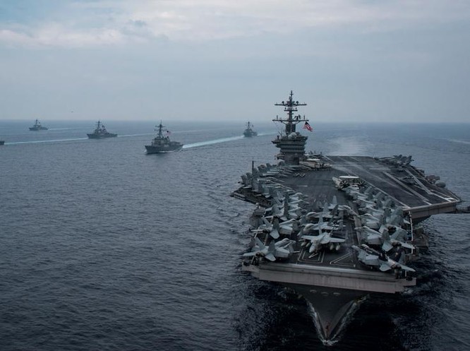 Hải quân Mỹ ngày 7/1/2018 cho biết cụm chiến đấu tàu sân bay USS Carl Vinson đang trên đường đến Tây Thái Bình Dương.