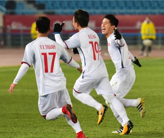 U23 Việt Nam ăn mừng chiến thắng. Ảnh: Xinmin.
