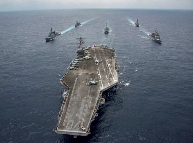 Cụm tấn công tàu sân bay USS Carl Vinson sắp thách thức Trung Quốc ở khu vực Biển Đông. Ảnh: Daily World.
