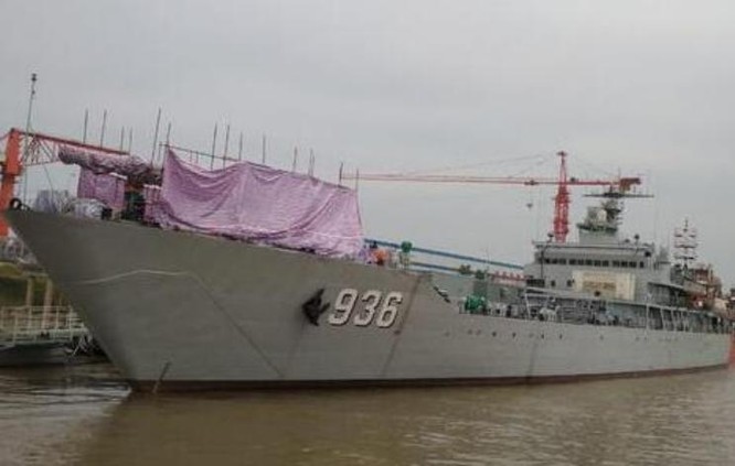 Hình ảnh này được cho là tàu đổ bộ Hải Dương Trung Quốc lắp pháo điện từ. Ảnh: Ifeng.