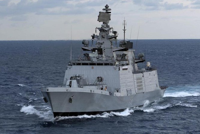 Tàu hộ vệ tàng hình lớp Shivalik do Ấn Độ tự chế tạo.