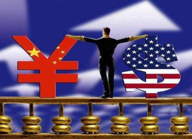 Đồng Nhân dân tệ Trung Quốc và đồng USD Mỹ. Ảnh: Sohu.